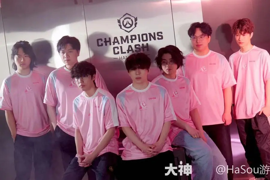 双向奔赴的偶像！新生代法王“Viper”赛后与自己的偶像Fleta合影：是他激励我走上了职业道路。